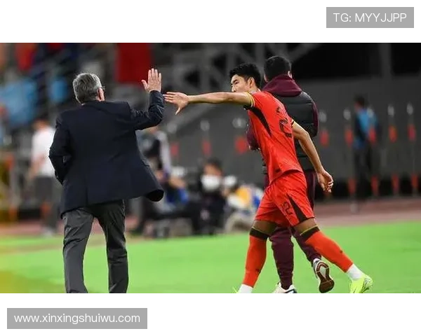 中国足球新星崭露头角 成功逆袭带领球队晋级亚洲杯四强